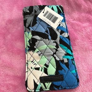 Brand New With Tag Vera Bradley Sunglass Sleeve in Camofloral